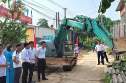 Phường Văn Phú tổ chức Lễ ra quân dịch rào, hiến đất