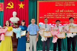 65 học viên hoàn thành chương trình Trung cấp lý luận chính trị khóa 18