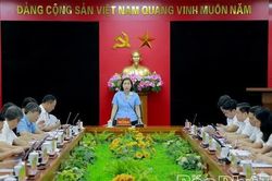 Thúc đẩy tăng trưởng khu vực thương mại, dịch vụ