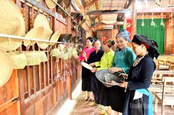 Đổi mới dân vận theo hướng gần Dân