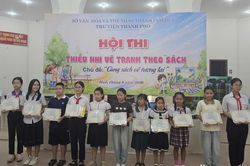 Thiếu nhi 'Cùng sách vẽ tương lai'