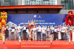 FPT City Đà Nẵng bàn giao giấy chứng nhận quyền sở hữu căn hộ cho cư dân FPT Plaza 3