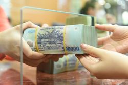 Lãi suất cuối năm khó tăng cao hay giảm đột ngột