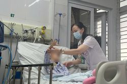 Bé trai 9 tuổi hôn mê, yếu liệt tứ chi sau những triệu chứng tưởng rất nhẹ