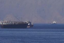 Iran khẳng định tiếp tục kiểm soát eo biển Hormuz