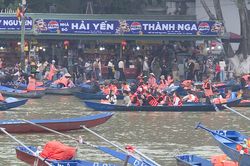 Truy tố nhóm lừa "chạy" giấy phép tại chùa Hương