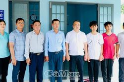 Văn phòng Tỉnh uỷ trao nhà Đại đoàn kết