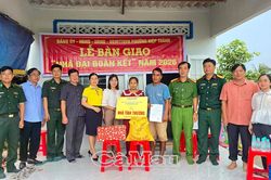Trao mái ấm, tiếp sức hộ khó khăn