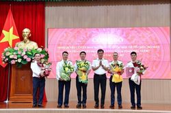 Công bố Nghị quyết của Ủy ban Thường vụ Quốc hội về tổ chức bộ máy và trao Quyết định của Tổng Kiểm toán nhà nước về công tác cán bộ
