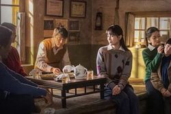 'Khi cha mẹ còn sống, anh em là một gia đình, khi cha mẹ mất đi...', nửa vế sau đọc mới thấy đau lòng