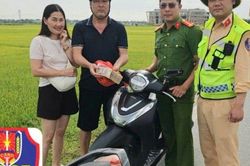 Chiếc túi vô chủ bên đường khiến CSGT Quảng Trị lập tức tìm người đánh rơi