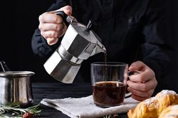Uống cà phê trước hay sau bữa sáng tốt hơn? Câu trả lời khiến nhiều người bất ngờ