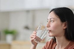Mùa hè uống nước ấm hay nước nguội thì tốt hơn cho sức khỏe?