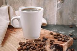 Giá cà phê hôm nay 14/8: Robusta và Arabica đồng loạt giảm mạnh
