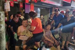 Cứu 4 người khỏi đám cháy cửa hàng thời trang ở Hà Nội