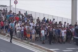 Italia tiếp tục đ&igrave;nh chỉ Hiệp ước Schengen với T&acirc;y Ban Nha