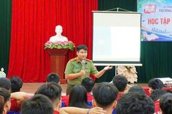 Trang bị 'lá chắn' an toàn mạng cho học sinh trước cạm bẫy trực tuyến