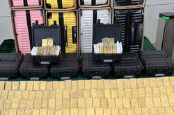 Phát hiện 14 vali chứa 145 kg vàng thỏi ngay tại sân bay
