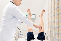 Người đàn ông đang khỏe mạnh bất ngờ đột quỵ, bác sĩ cảnh báo dấu hiệu nhiều người bỏ qua