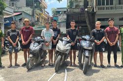 Hà Nội: Bắt giữ nhóm đối tượng mang kiếm 'diễu phố', vô cớ chém trọng thương người đi đường