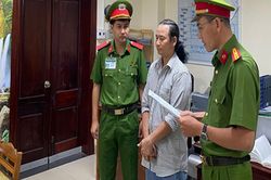 Khởi tố Phạm Văn Tân bán 1.520 giày dép giả nhãn hiệu nổi tiếng