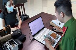 B&agrave;y b&aacute;n h&agrave;ng trăm sản phẩm giả mạo thương hiệu nổi tiếng, chủ cửa h&agrave;ng ở Ph&uacute; Thọ bị khởi tố