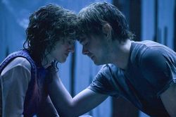 Fan sốc khi cặp đôi 'bền' nhất phim Stranger Things chia tay sau 10 năm hẹn hò