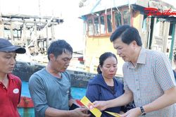 Nghệ An: Hỗ trợ 75 triệu đồng cho ngư d&acirc;n c&oacute; t&agrave;u c&aacute; bị ch&aacute;y