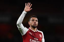 Cựu sao Arsenal nhập viện khẩn cấp sau va chạm kinh ho&agrave;ng