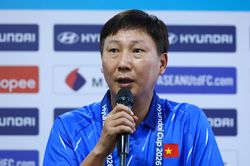 Phóng viên Malaysia hỏi xoáy về trận thua 0-4, HLV Kim đáp trả