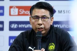 HLV Malaysia: Đừng đổ lỗi nếu chơi tồi trước Việt Nam