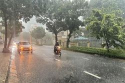 Thời tiết hôm nay 15.8: Bắc Bộ mưa dông, Trung Bộ nắng nóng