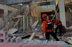 Động đất 7,7 độ Richter ngoài khơi Indonesia, ít nhất 2 người thiệt mạng