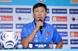 HLV Kim Sang-sik nói gì trước trận bán kết với Malaysia?