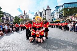 Chạm nhịp tự hào, nối dài hành trình trải nghiệm