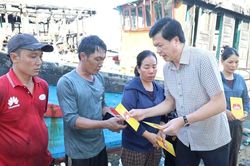 Hỗ trợ 115 triệu đồng cho 5 hộ ngư dân có tàu cá bị cháy
