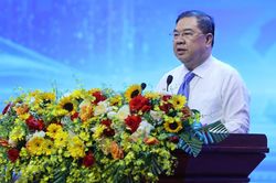 Ph&oacute; Thủ tướng Thường trực Phạm Gia T&uacute;c: Dung Quất cần trở th&agrave;nh một trong những trung t&acirc;m kinh tế biển năng động