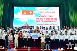 Bồi đắp tình yêu biển, đảo cho nhân dân trên địa bàn đóng quân
