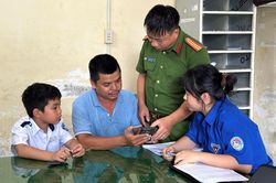Tăng tốc hỗ trợ người dân kích hoạt định danh điện tử mức 2