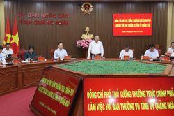 Ph&oacute; Thủ tướng Thường trực Phạm Gia T&uacute;c y&ecirc;u cầu Quảng Ng&atilde;i đẩy mạnh giải ng&acirc;n đầu tư c&ocirc;ng, th&uacute;c đẩy tăng trưởng