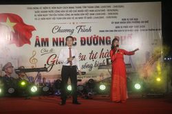 Sôi động chương trình âm nhạc đường phố 'Giai điệu tự hào vì cuộc sống bình yên'