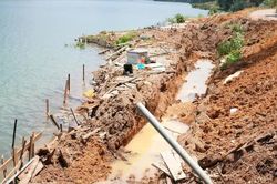 Giải tỏa công trình vi phạm khu vực hồ thủy lợi Đồng Đò