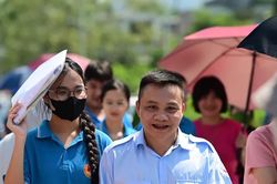 Thí sinh Trường THPT chuyên Tuyên Quang hoàn tất kỳ thi lại