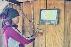 Chuyện khó tin: Những bản làng không điện lưới và internet ở Quảng Ngãi