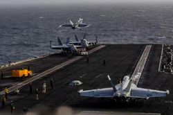 Tổng thống Mỹ Trump nói nhiệm vụ của tàu sân bay USS Abraham Lincoln 'chưa đủ lâu'