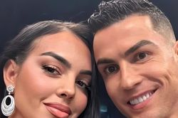 Mẹ và gia đình không dự đám cưới Ronaldo