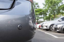 Camera lùi và cảm biến lùi khác nhau ở điểm nào?