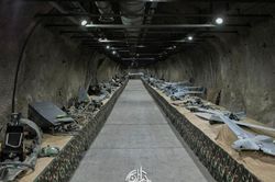 Iran tiết lộ căn cứ phòng không ngầm và xác máy bay thù địch