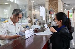 Đề xuất bố trí cán bộ giao tiếp chuẩn mực trong giải quyết thủ tục hành chính