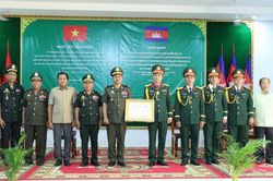 Đại tá Võ Thành Danh nhận Huân chương Hữu nghị của Campuchia